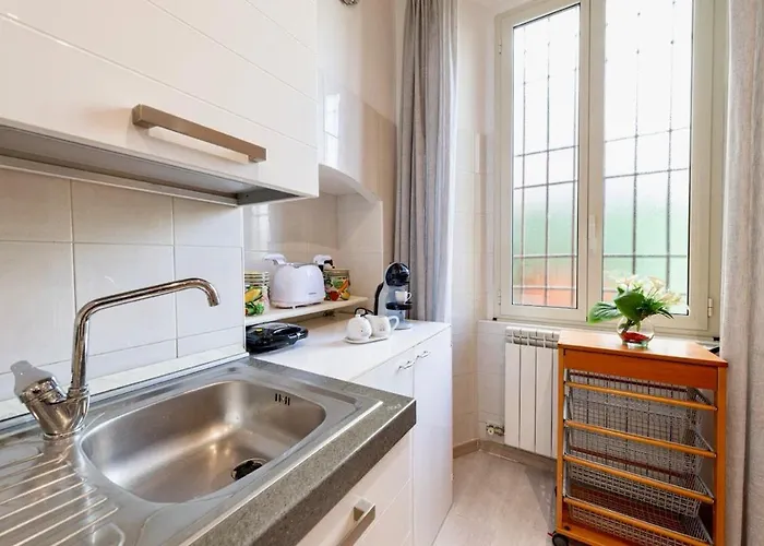 Sunflower - Modern On Maggiore Apartment *