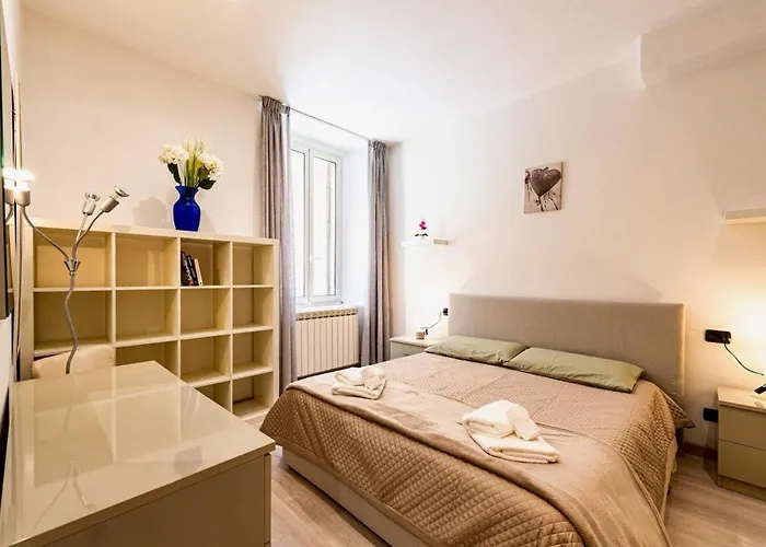 Sunflower - Modern On Maggiore Apartment